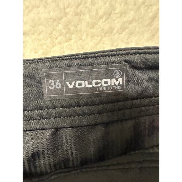 Volcom Mens Shorts Size 36 - Picture 6 of 7
